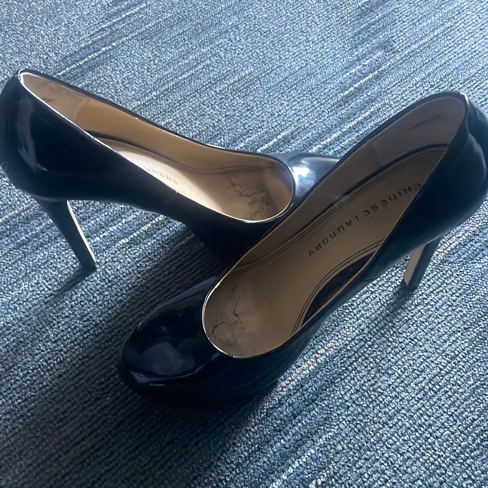 Black platform, pumps